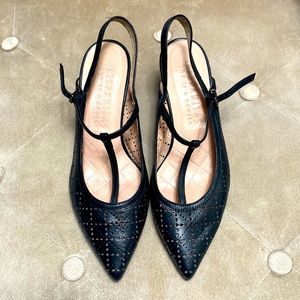 Exquisite leather shoes.